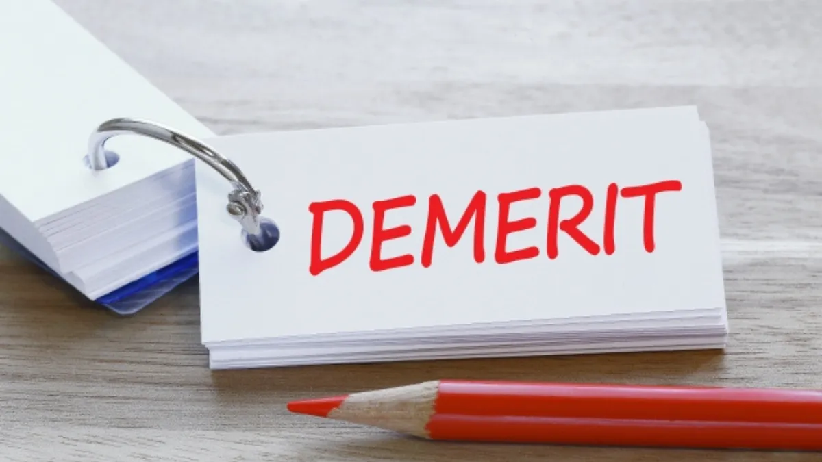 デメリットと書かれた単語カード