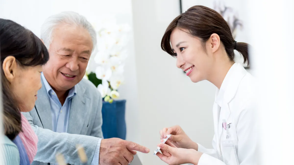 薬剤師 女性 薬 説明 高齢患者