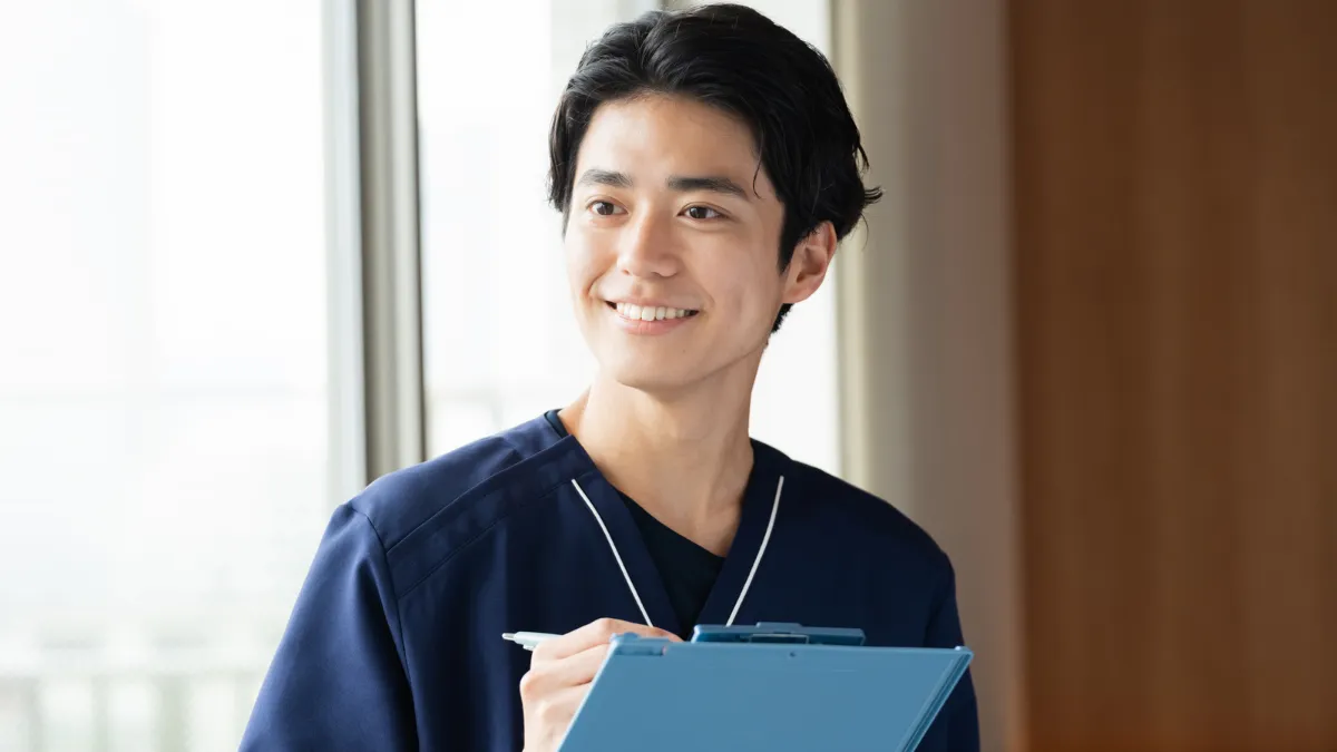 問診しながら対処法を考えるあん摩マッサージ指圧師