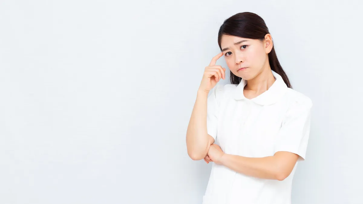 疑問を抱く女性薬剤師